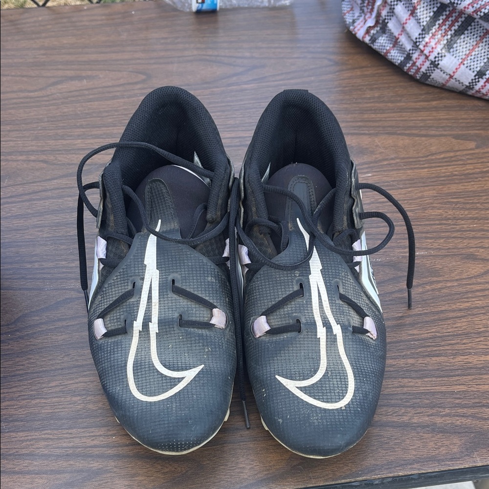 Nike Black and White Sports Shoes